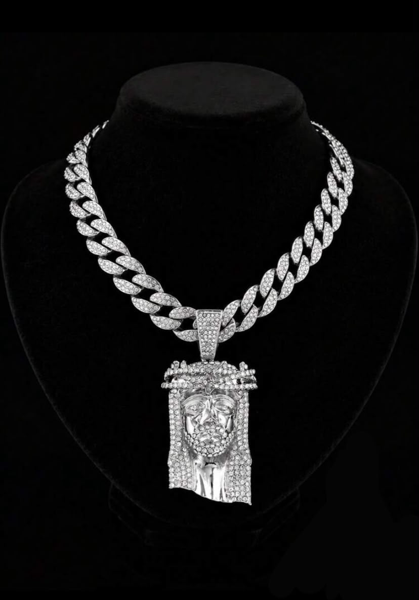 Cadena cubana con dije de jesus