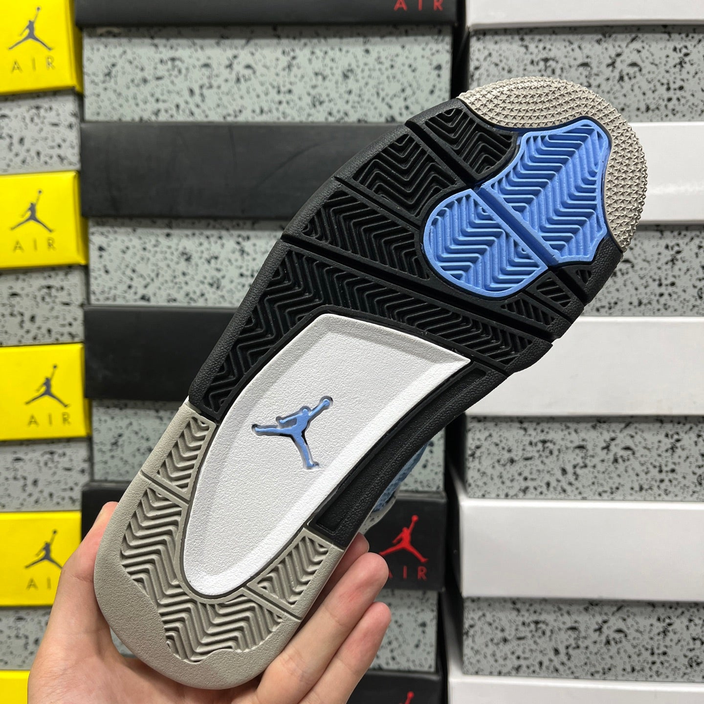Jordan 4 university blue