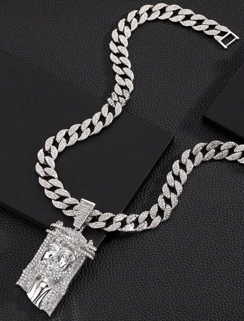 Cadena cubana con dije de jesus